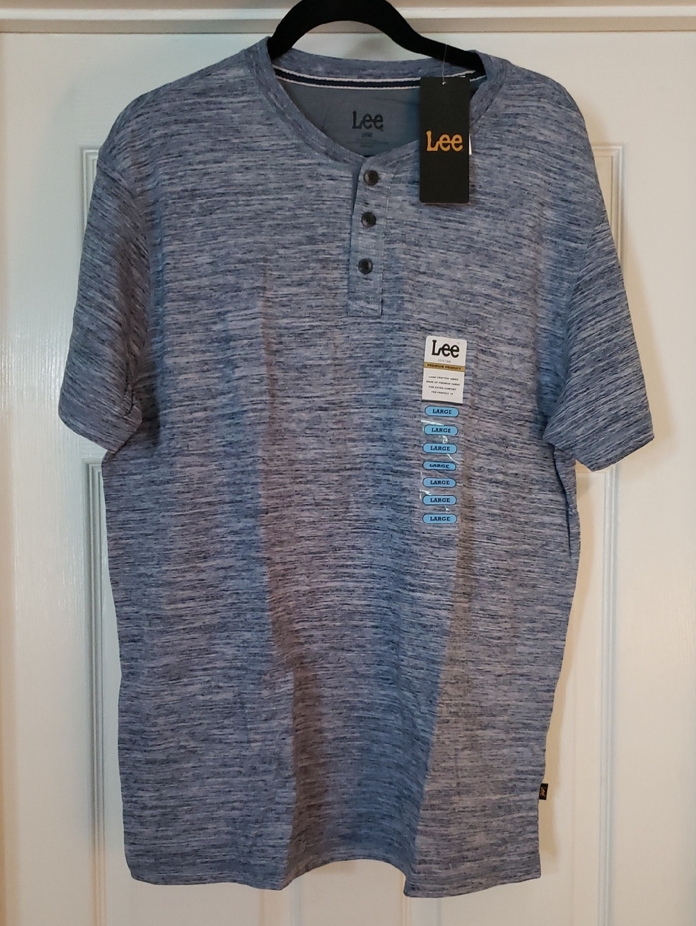 NWT-Lee Men’s Short Sleeve Henley Tee in Light Blue Large